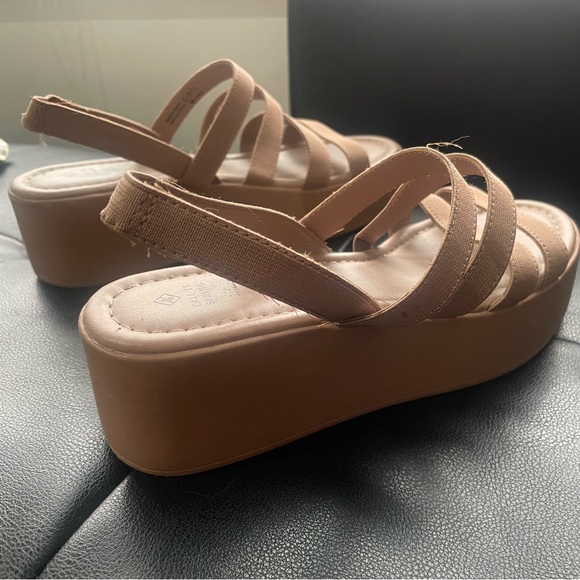 Spring Brand Sandals - Picture 5 of 8